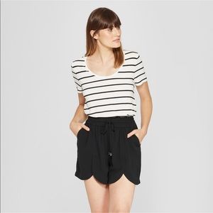 NWT Basic Scoop Tee